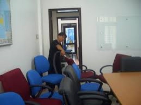 Dịch vụ vệ sinh ghế văn phòng